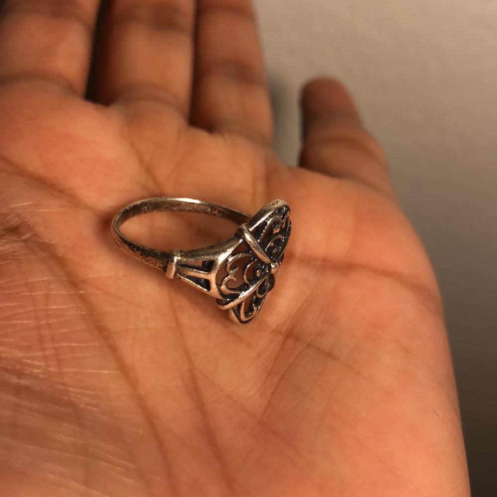 Tarnished floral abstract silver ring size 6.25 - Picture 7 of 7